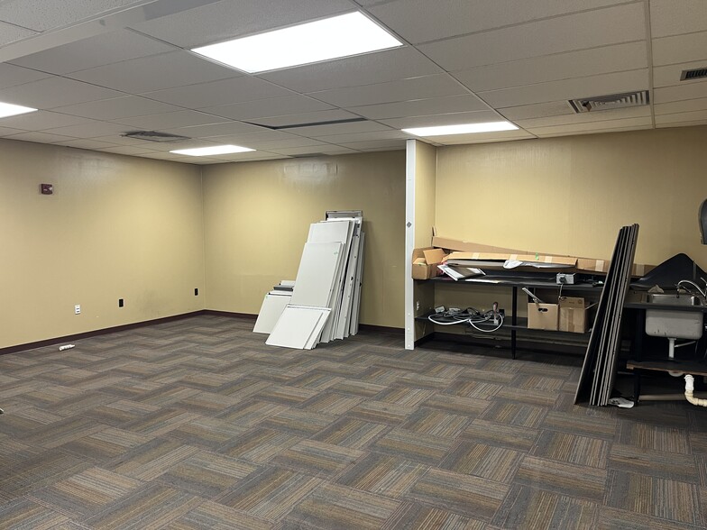 More Photos Of 508 N Detroit St, Warsaw Manufacturing For Sale
