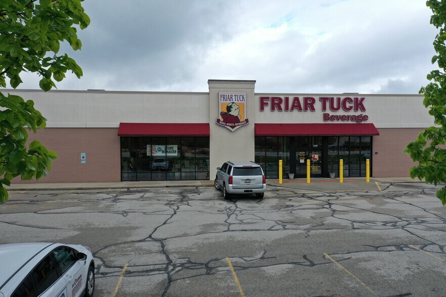 More Photos Of 1146 Hickory Point Mall, Forsyth Unknown For Lease