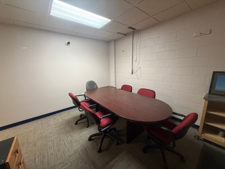 More Photos Of 233 28th St, Newport News Storefront Retail Office For Lease