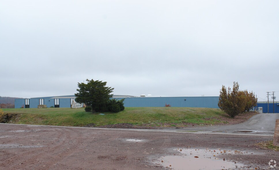 More Photos Of 220 Oak Hill Rd, Mountain Top Distribution For Sale