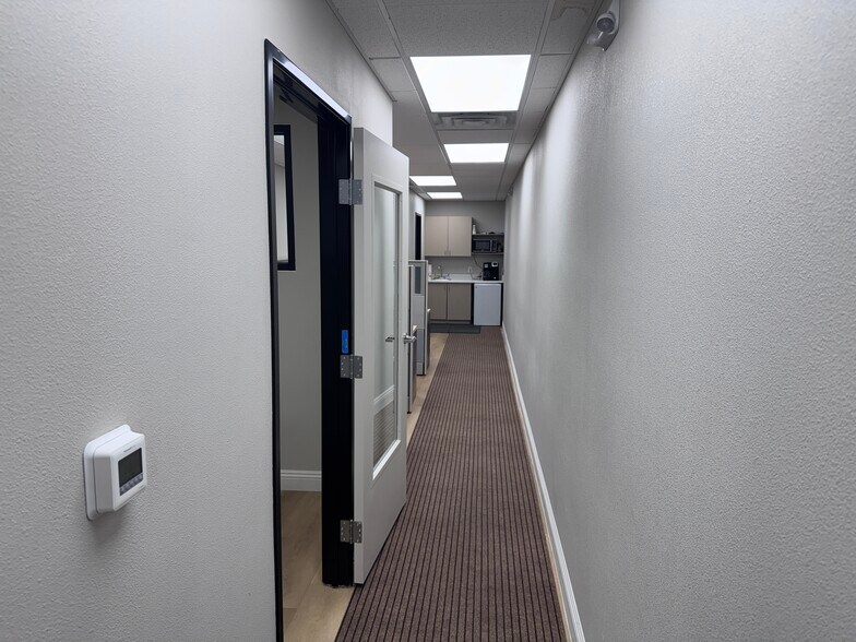 More Photos Of 6015 S Rainbow Blvd, Las Vegas Coworking Space