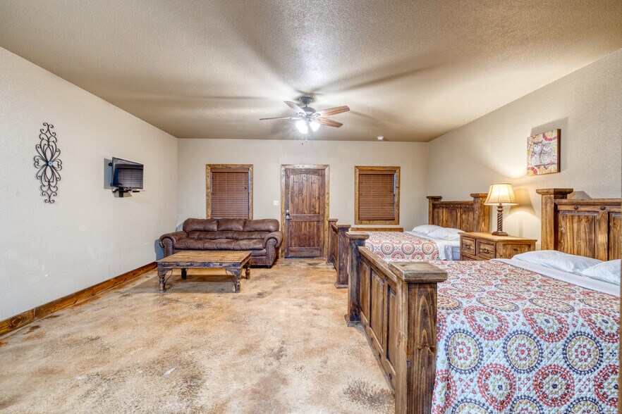 More Photos Of 16 Mountain Laurel Ln, Concan Hospitality For Sale