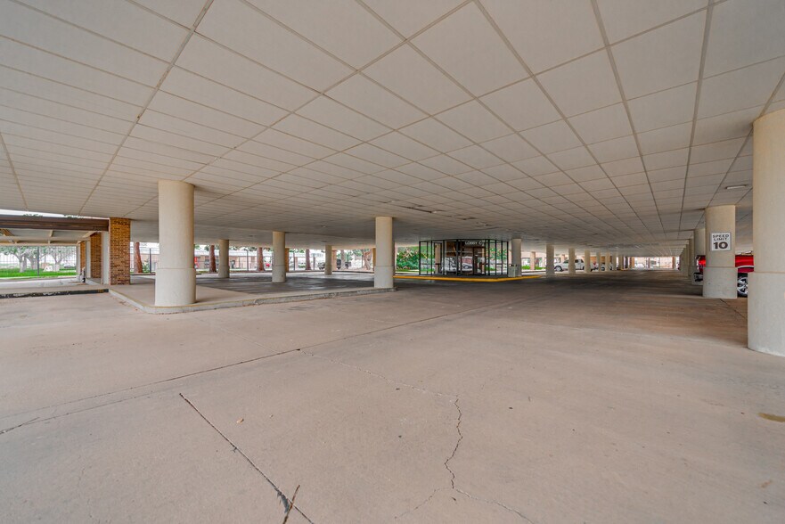 More Photos Of 4305 N Garfield St, Midland Medical For Lease