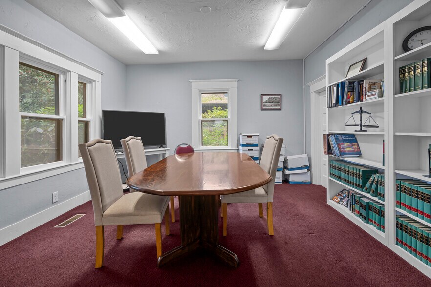 More Photos Of 236 SW Mill St, Dallas Office For Sale