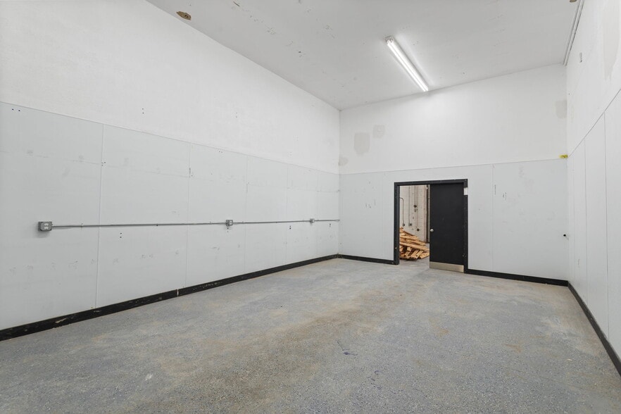 More Photos Of 23104 S Normandie Ave, Torrance Warehouse For Lease