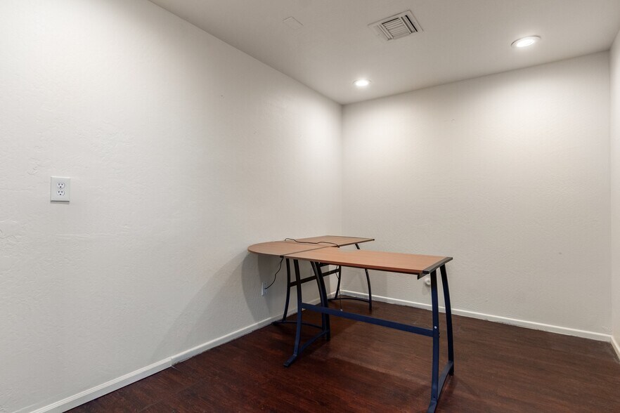 More Photos Of 2101 W Bethany Home Rd, Phoenix Office For Lease