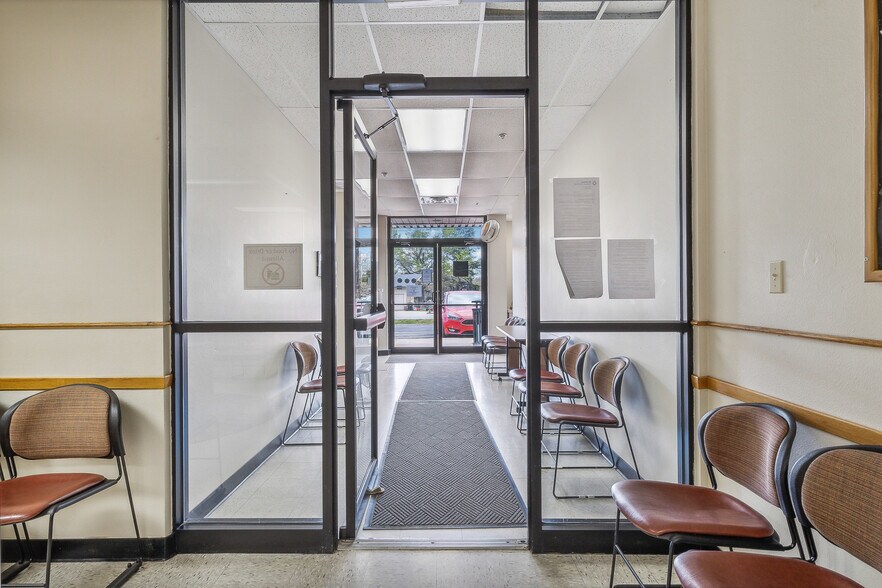 More Photos Of 2020 Holly Rd, Claremore Office For Sale