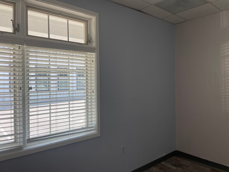 More Photos Of 325 Gambrills Rd, Gambrills Office For Sale