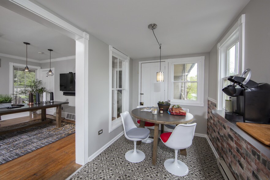 More Photos Of 30 W Bridge St, New Hope Freestanding For Lease