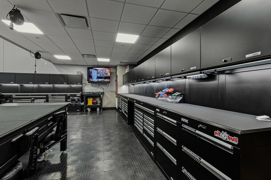 More Photos Of 1725 N Hwy 377, Roanoke Warehouse For Sale