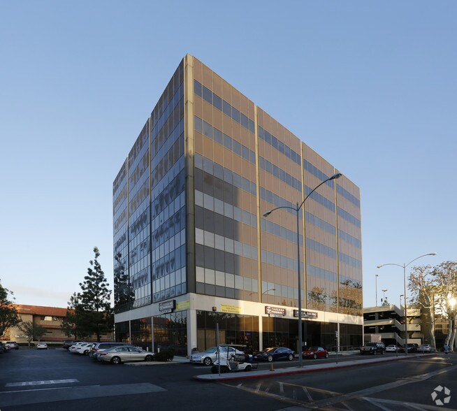More Photos Of 18370 Burbank Blvd, Tarzana Medical For Lease