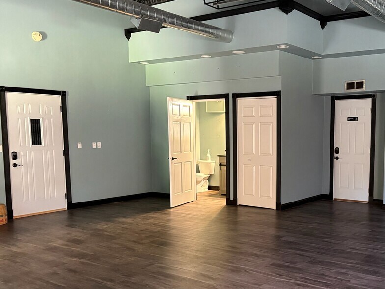 More Photos Of 6662 W Johnson Rd, La Porte Light Distribution For Lease