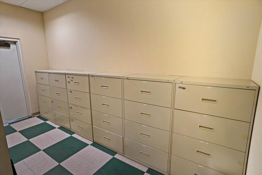 More Photos Of 42913 Capital Dr, Lancaster Light Manufacturing For Sale