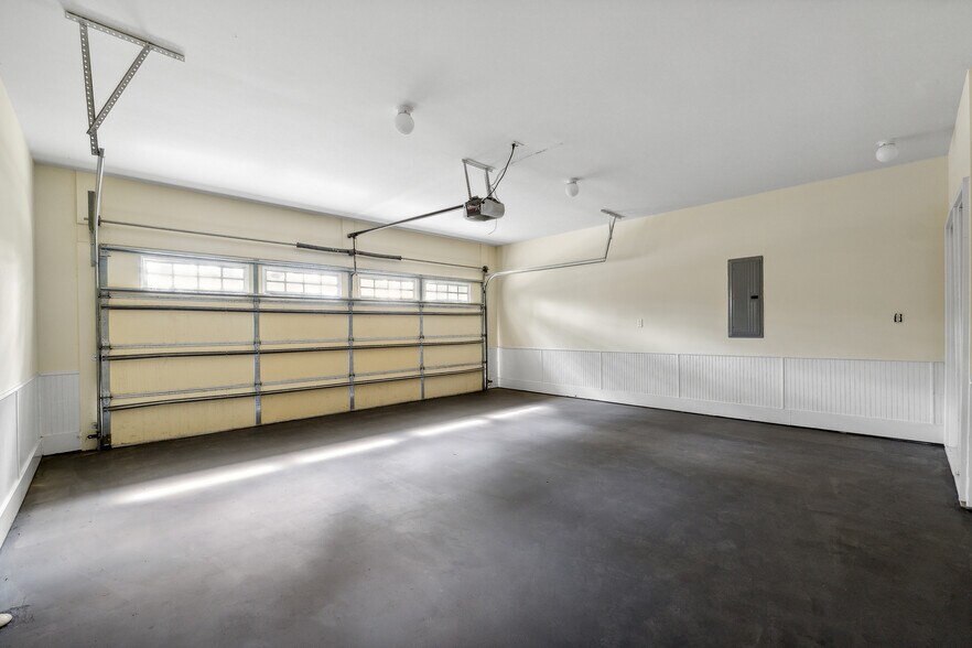 More Photos Of 1303 N Druid Hills Rd NE, Brookhaven Office Residential For Sale