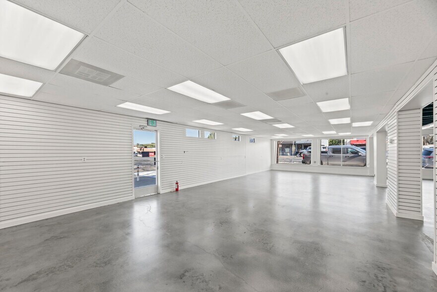 More Photos Of 2974 E Thousand Oaks Blvd, Thousand Oaks Storefront For Lease