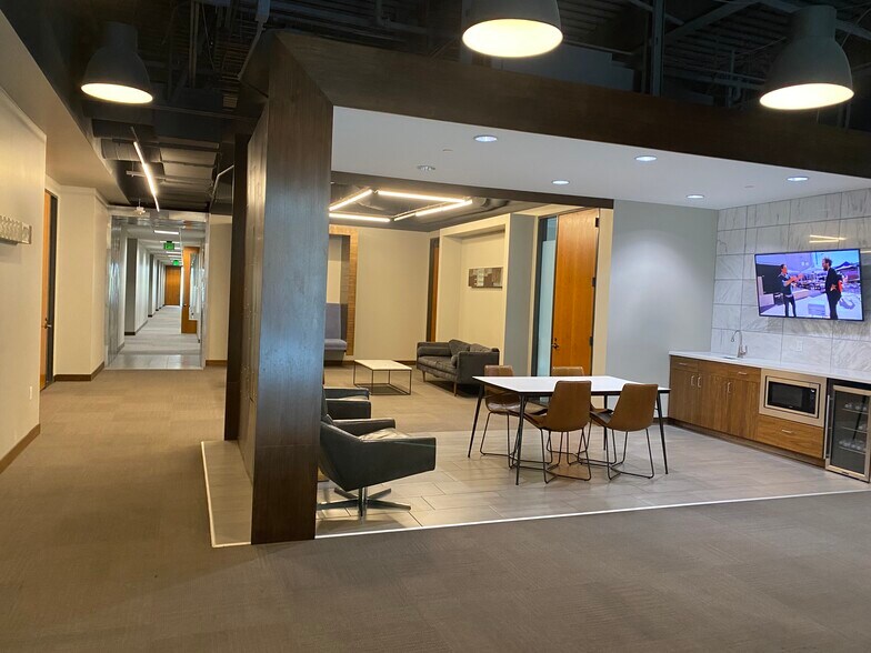 More Photos Of 2200 E Williams Field Rd, Gilbert Storefront Retail Office For Lease