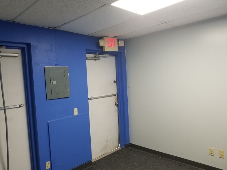 More Photos Of 3690 E Bay Dr, Largo General Retail For Lease