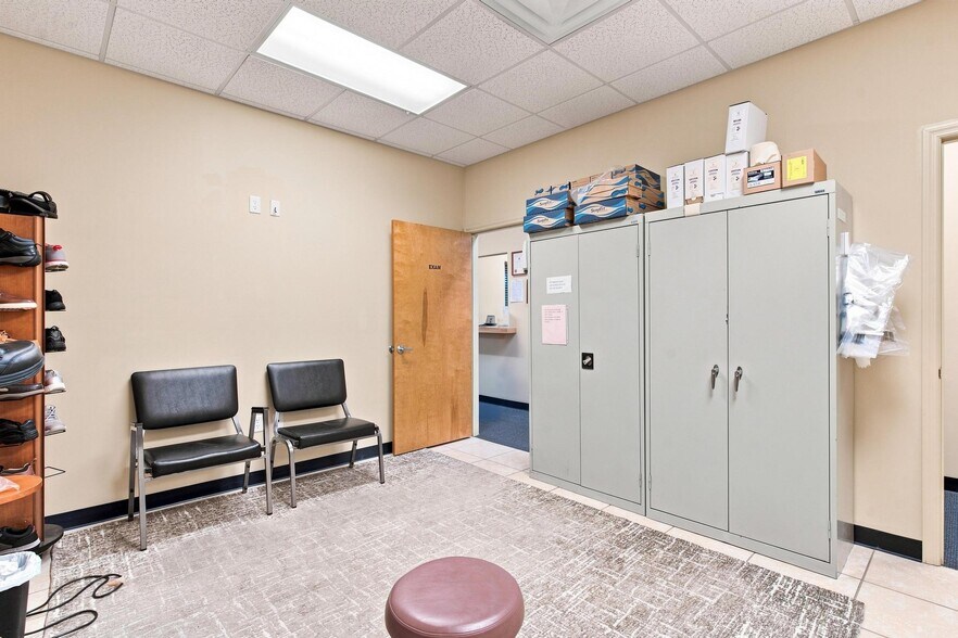 More Photos Of 375 Fennell Blvd, Lady Lake Medical For Sale