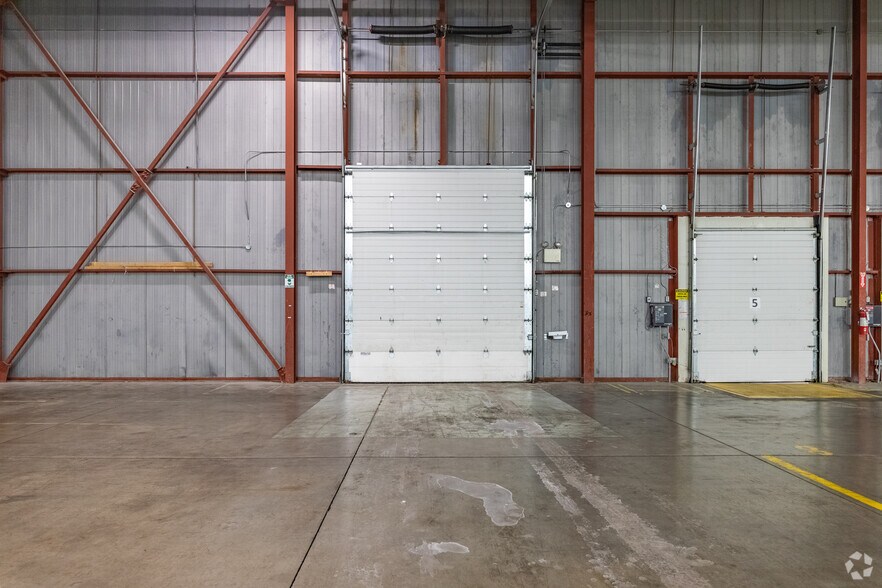 More Photos Of 8705 Torbram Rd, Brampton Warehouse For Lease