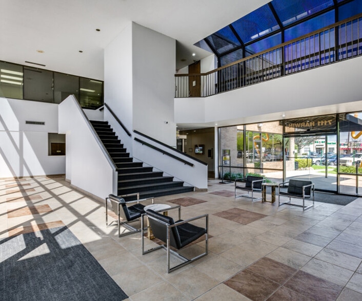 More Photos Of 7111 Harwin Dr, Houston Office For Lease