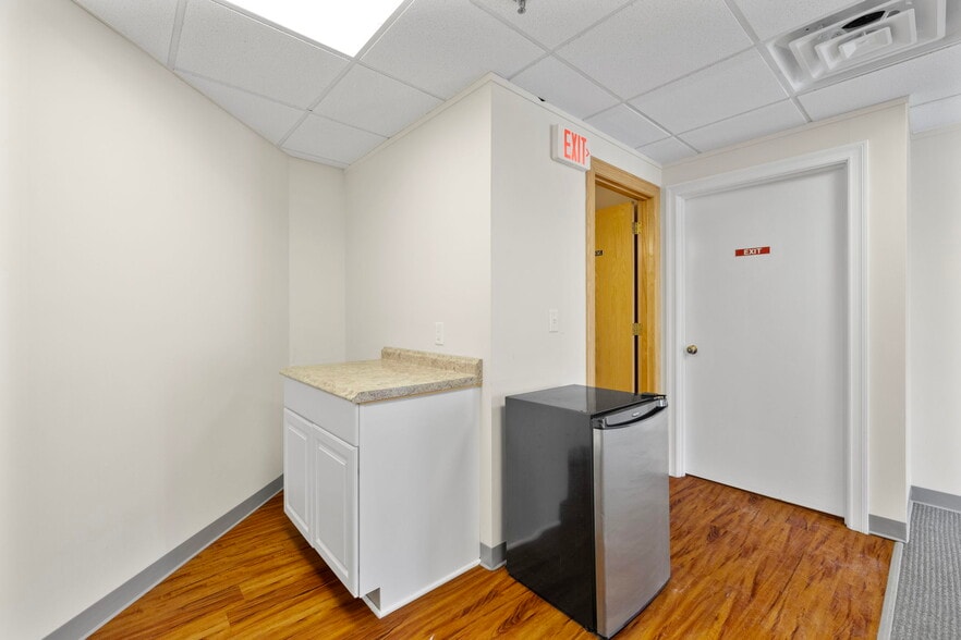 More Photos Of 264 N Broadway, Salem Freestanding For Sale