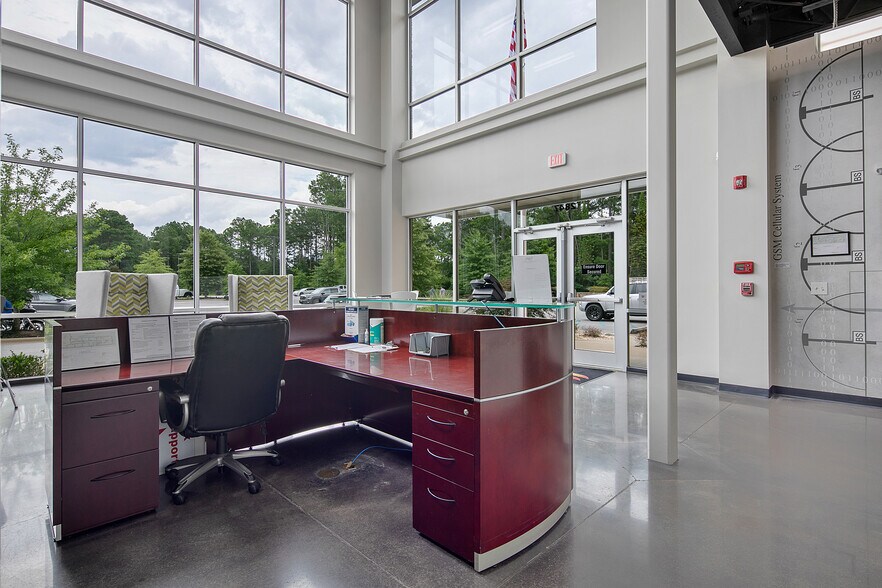 More Photos Of 2847 Bridgewood Dr, Fayetteville Office For Sale