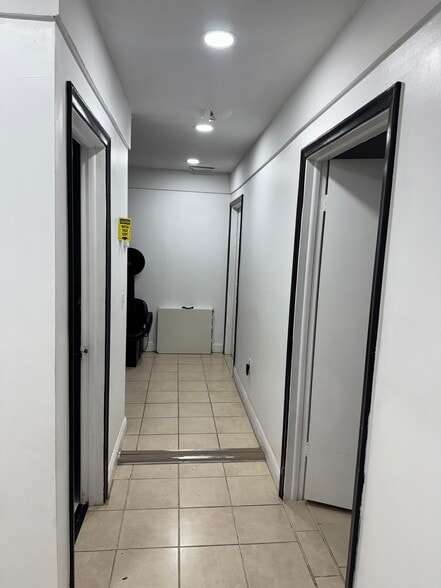More Photos Of 9834-9850 Sandalfoot Blvd, Boca Raton General Retail For Sale