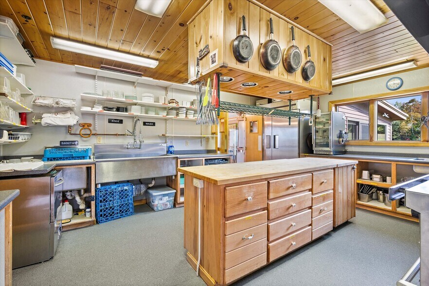 More Photos Of 341 US Route 1, Weston Hotel For Sale