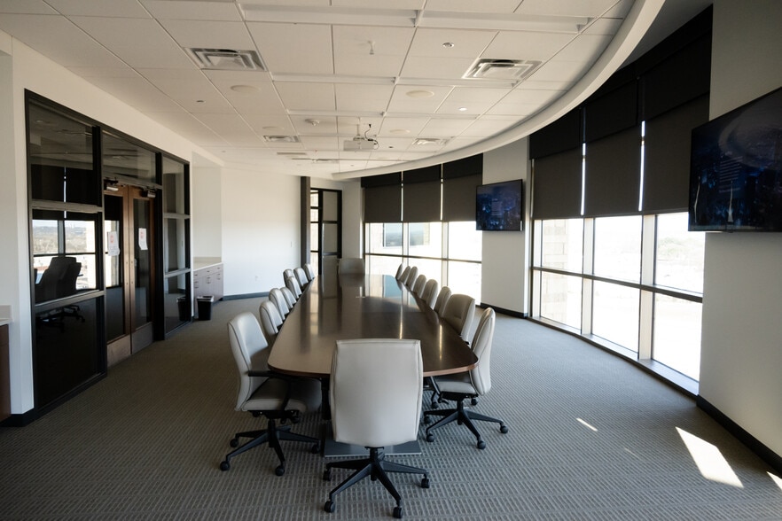 More Photos Of 8200 S Unit Dr, Tulsa Office For Lease