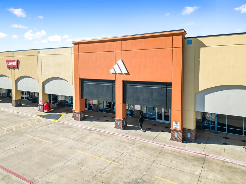 More Photos Of 301 Tanger Dr, Terrell Unknown For Lease