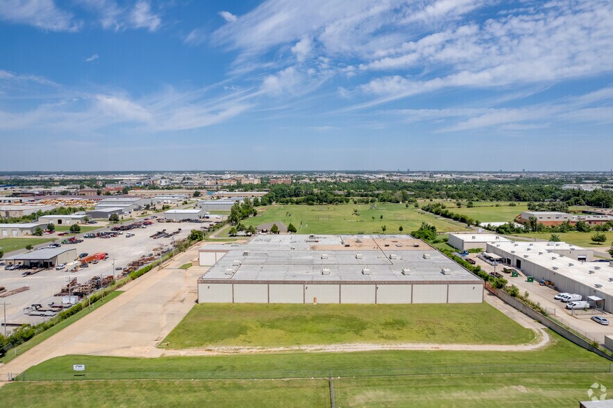 More Photos Of 4249 SW 29th St, Oklahoma City Distribution For Lease