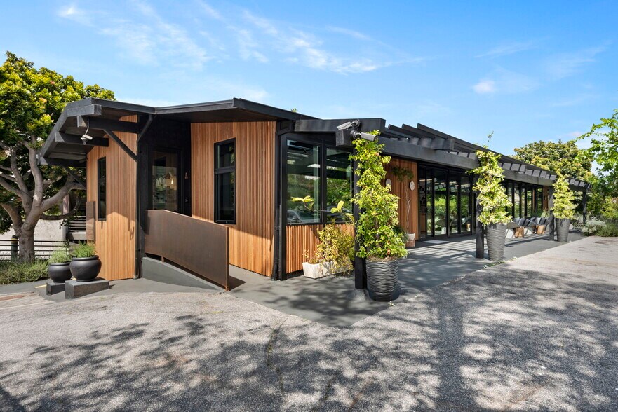 More Photos Of 29170 Heathercliff Rd, Malibu Office For Lease