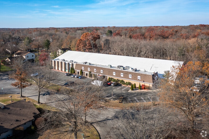 More Photos Of 8 Cornwall Ct, East Brunswick Freestanding For Lease