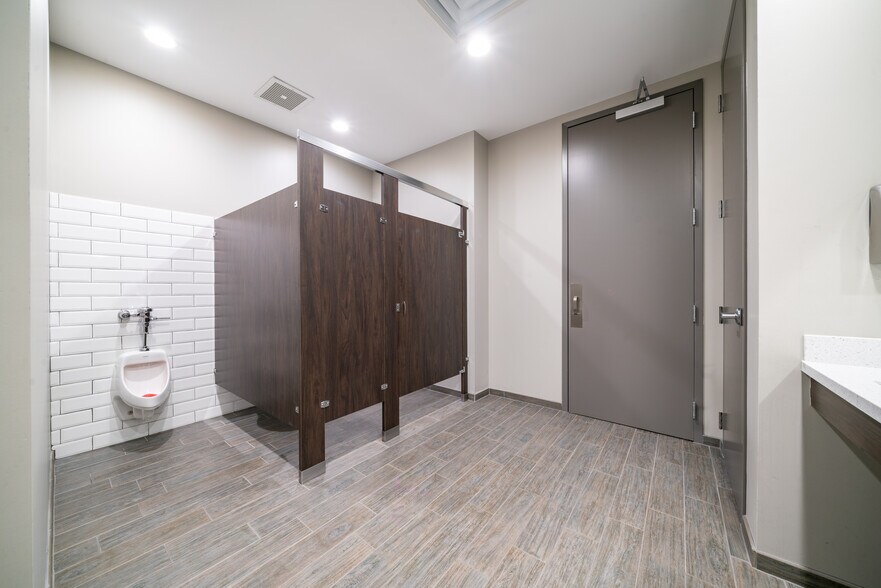 More Photos Of 425 Franklin Gateway SE, Marietta Unknown For Lease
