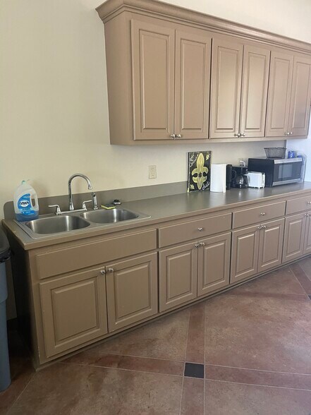 More Photos Of 15475 Airline Hwy, Baton Rouge Medical For Lease