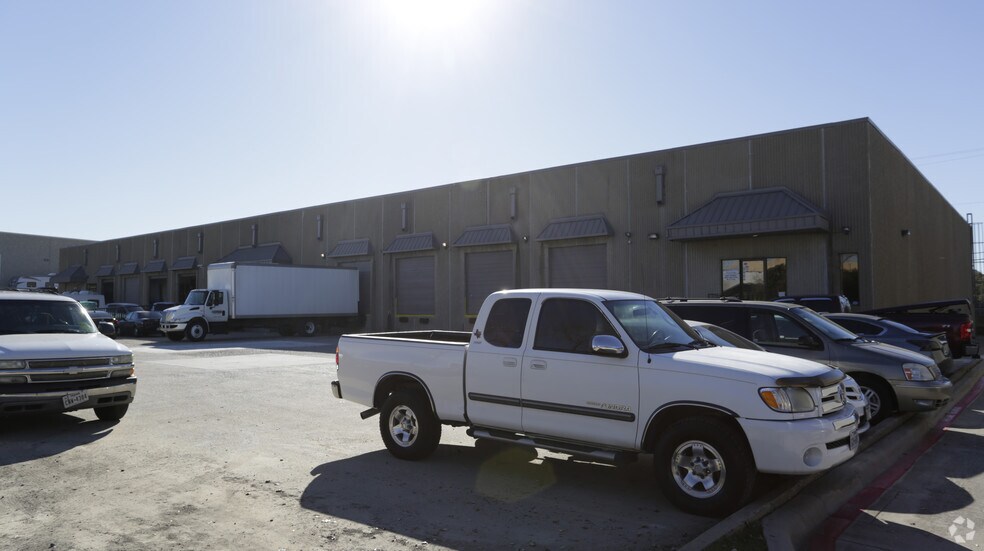 Primary Photo Of 3208-3214 Skylane Dr, Carrollton Light Distribution For Lease