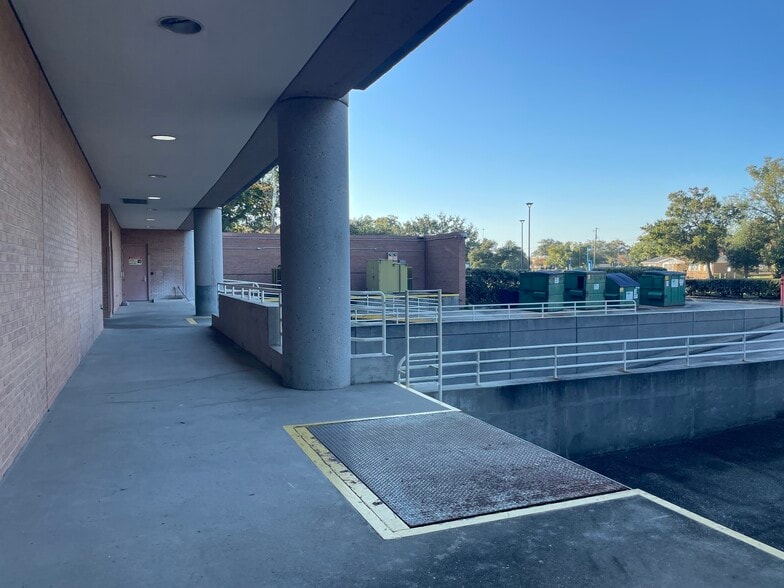 More Photos Of 1 Energy Pl, Pensacola Office For Lease