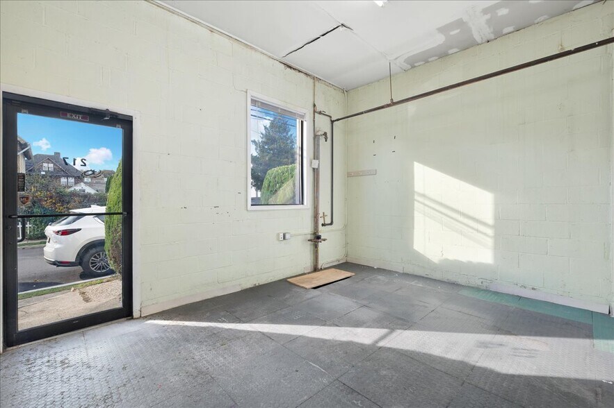 More Photos Of 217 Madison Ave, Port Chester Light Distribution For Sale