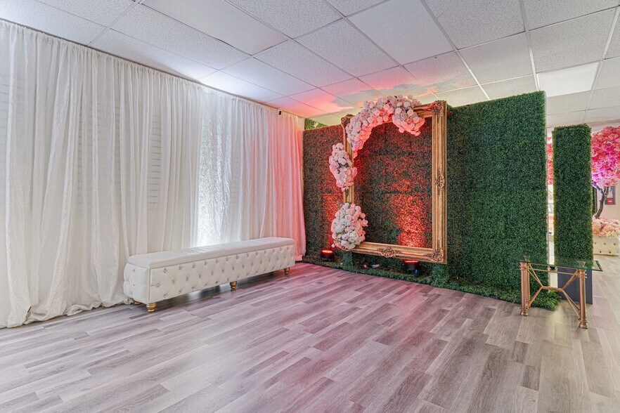 More Photos Of 6265 Van Nuys Blvd, Van Nuys Storefront For Sale