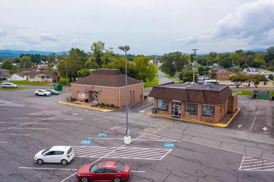 More Photos Of 12 Luray Shopping Ctr, Luray General Retail For Lease