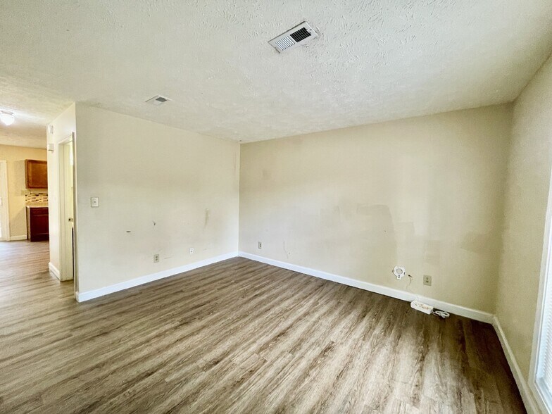 More Photos Of 5848 Aftonshire St, Fayetteville Apartments For Sale