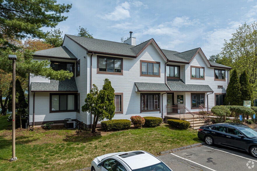 More Photos Of 2 Forest Park Dr, Farmington Medical For Lease