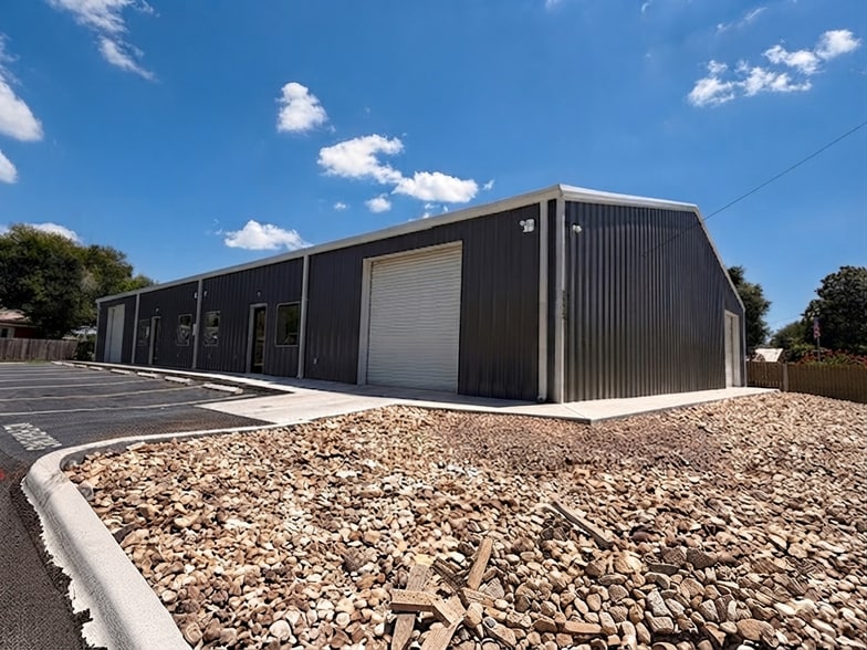 More Photos Of 2022 Pinn Rd, San Antonio Light Distribution For Sale