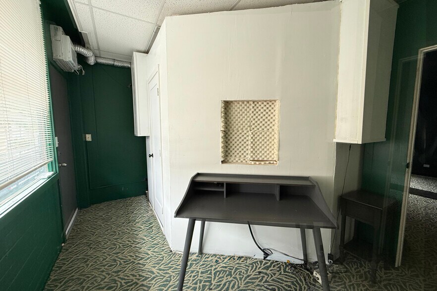 More Photos Of 1023 Pensacola St, Honolulu Storefront Retail Office For Lease