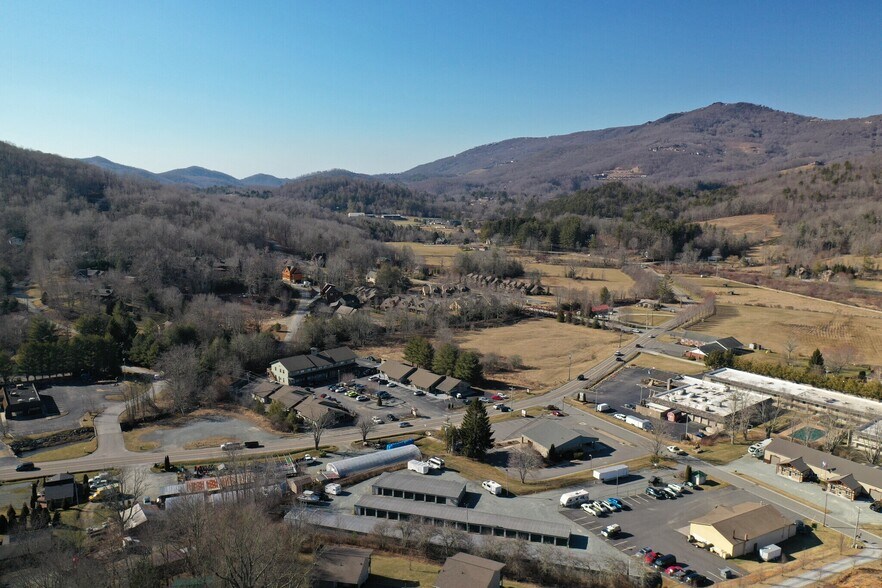 More Photos Of 110 High Country Sq, Banner Elk General Retail For Lease