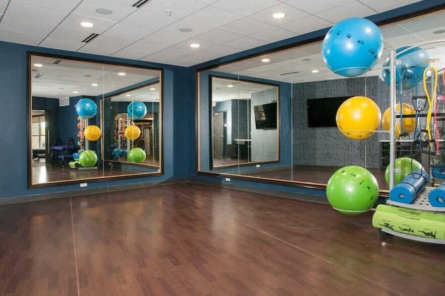 More Photos Of 1700 Plymouth Rd, Minnetonka Apartments For Lease
