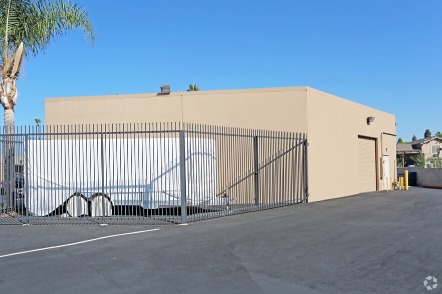 More Photos Of 1050 W Katella Ave, Orange Light Manufacturing For Lease