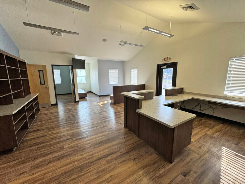 More Photos Of 6224 W State St, Boise Veterinarian Kennel For Sale