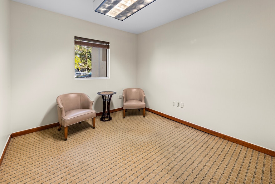 More Photos Of 1571 NW 13th Ct, Miami Medical For Lease