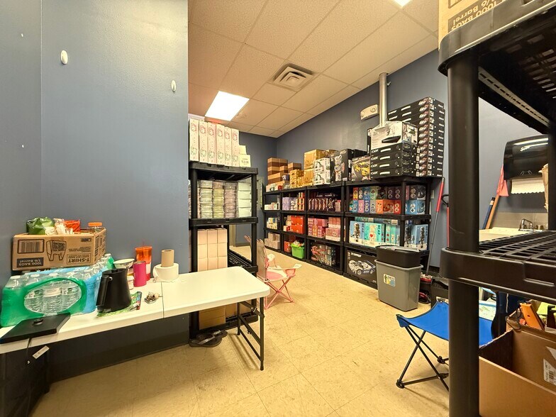 More Photos Of 806 Wacker Dr, Dubuque Restaurant For Lease